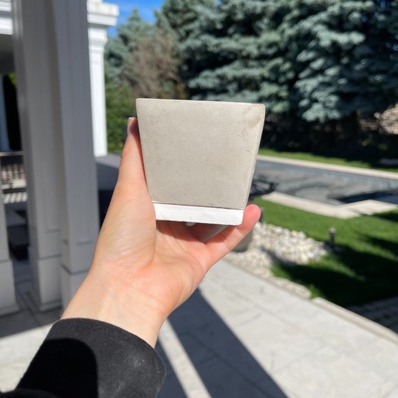 ✨ Snowflake Ceramic Planter | Colansanti's - Picture 2 of 6